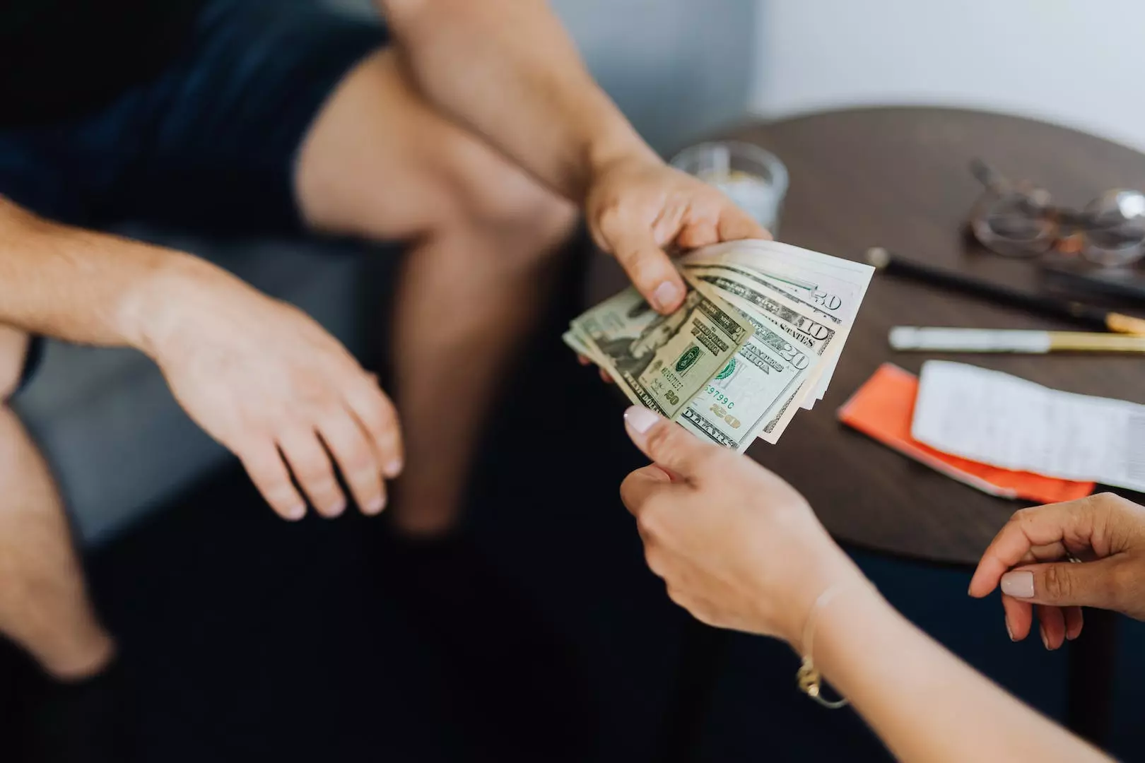En Guide: Hvordan gi Penger i Bryllupsgave på en Unik og Minneverdig Måte