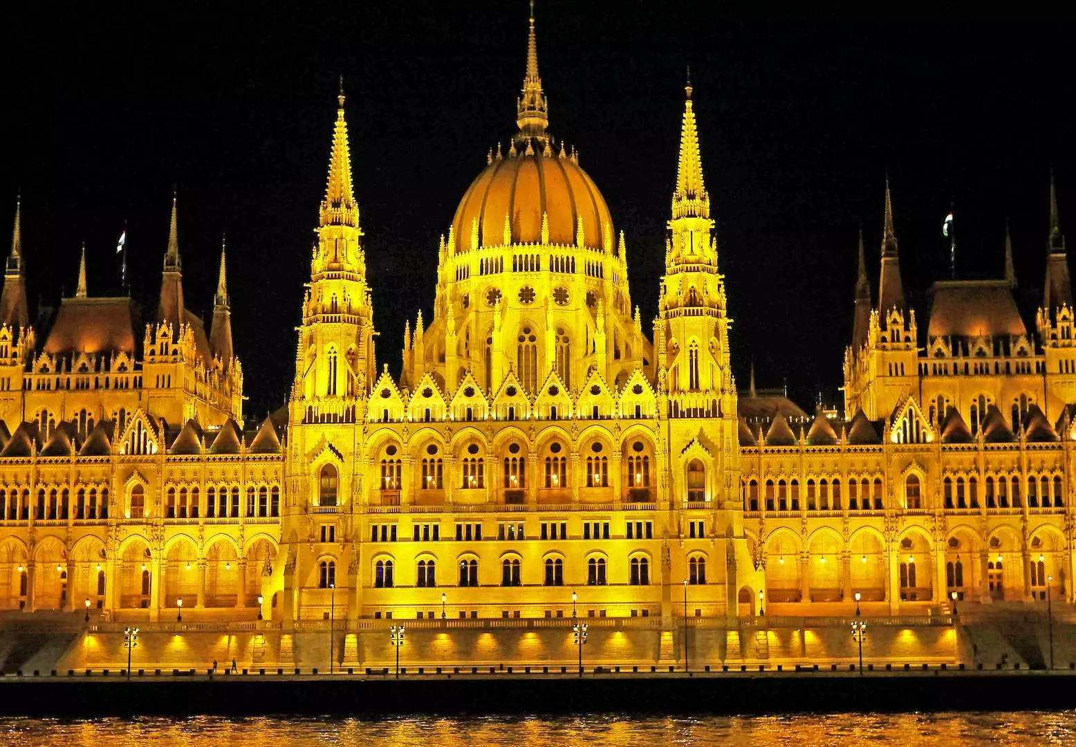 Fra Forint til Euro: En historie av Ungarske Penger