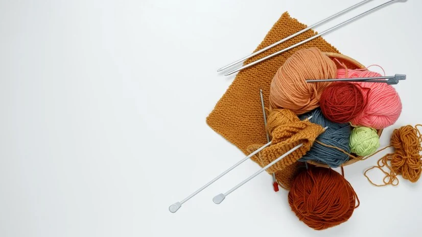 farge garn strikkepinne til strikkeprosjekt